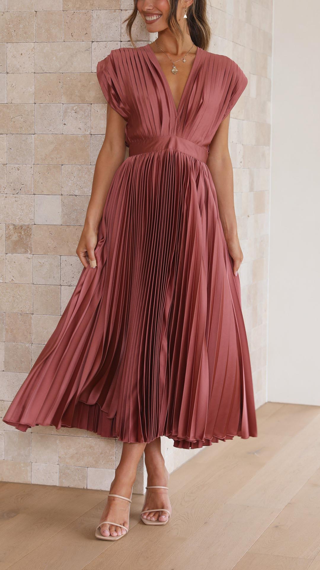 Elegant Maxi Dress | Flattering Pleated Design 0