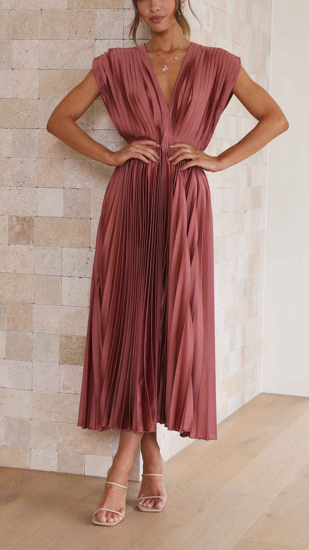 Elegant Maxi Dress | Flattering Pleated Design 1