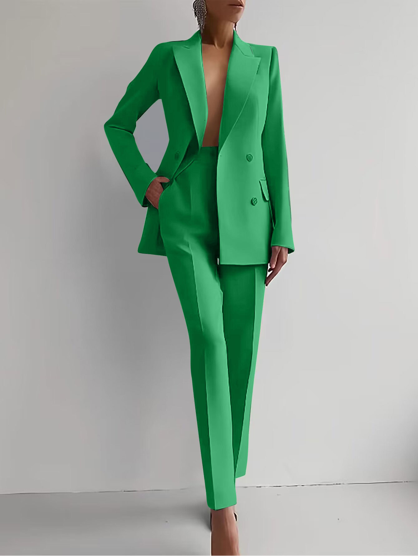Elegant Women's Suit | Tailored Fit, Versatile Ensemble 1