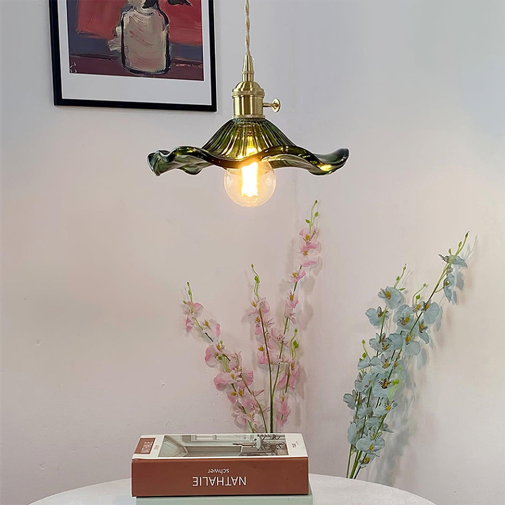 Suspension FlowerLite | Verre et Laiton, Design Fleur d'Hibiscus 4