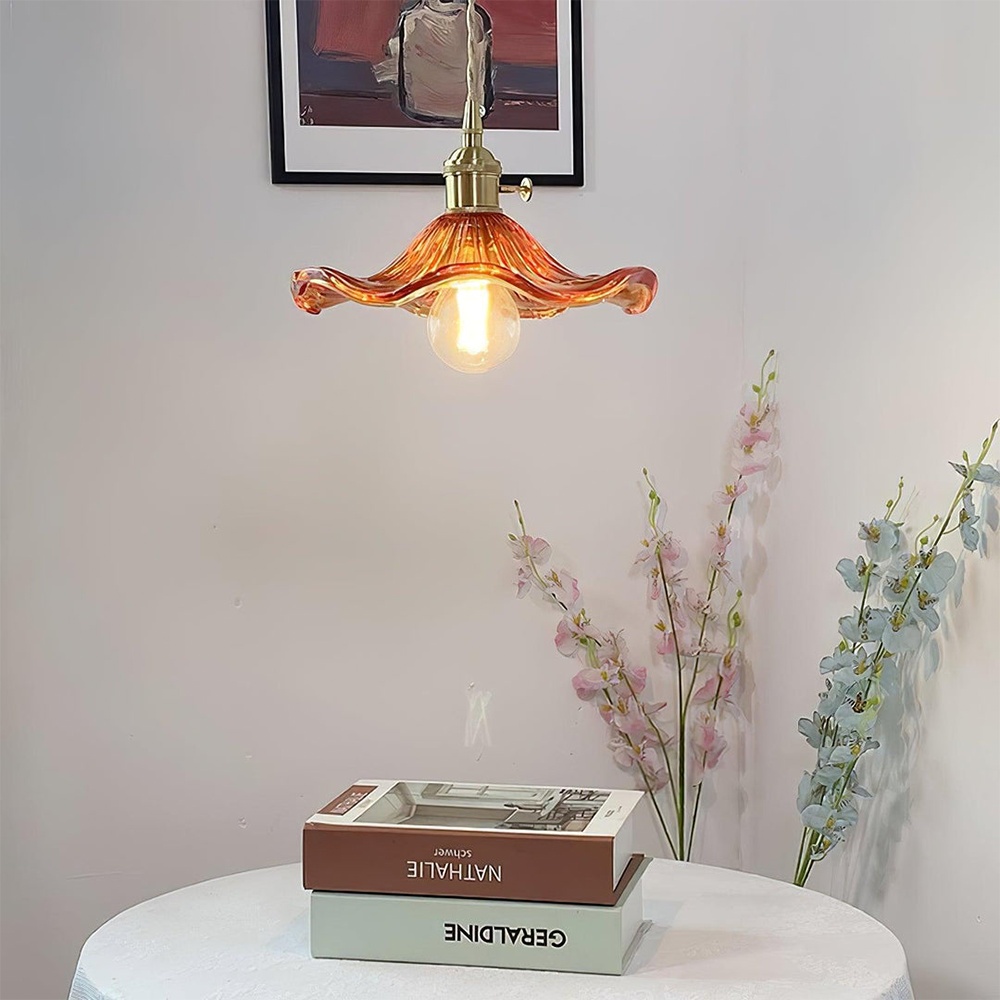 Suspension FlowerLite | Verre et Laiton, Design Fleur d'Hibiscus 9